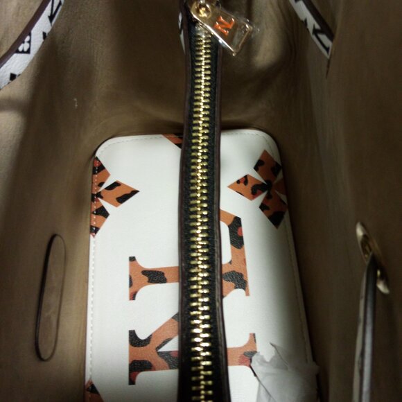 Nicole Lee Bucket Bag with Color Block on Opposing Sides, NWT - Picture 4 of 7
